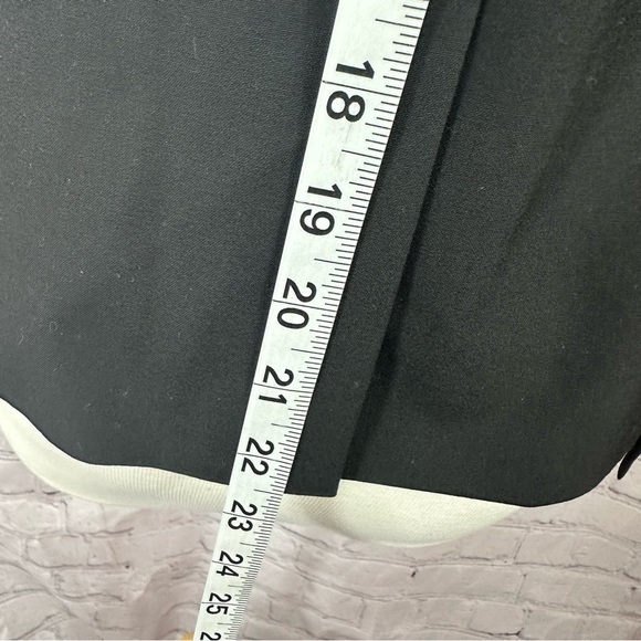 Ann Taylor Black Tailored Blazer lined sz 4 classic office professional - Picture 4 of 8